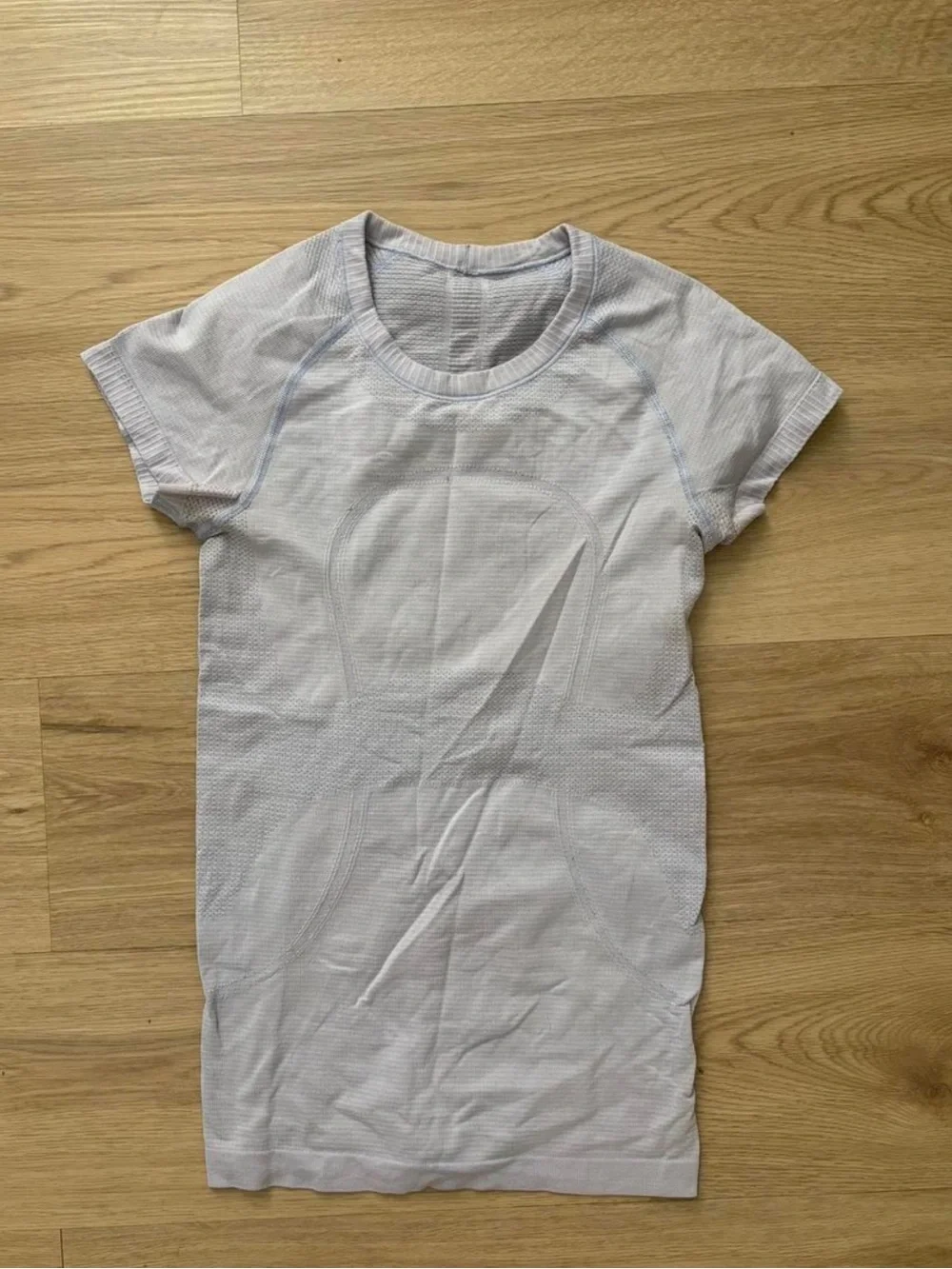 Lululemon Swiftly Tech Short Sleeve - Size 4